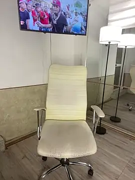 Snapshot of Adarha_Ramirez chatting on May 8, 4:29 am Adarha Ramirez online show from May 8, 4:29 am