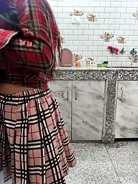 Shalu G online show from April 16, 8:15 am