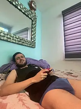 Snapshot of Alexitho25 chatting on May 31, 9:05 pm Alexitho25 online show from May 31, 9:05 pm