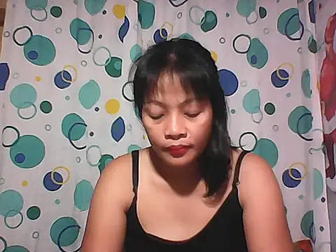 Snapshot of HottyElle chatting on December 16, 5:23 am HottyElle online show from December 16, 5:23 am