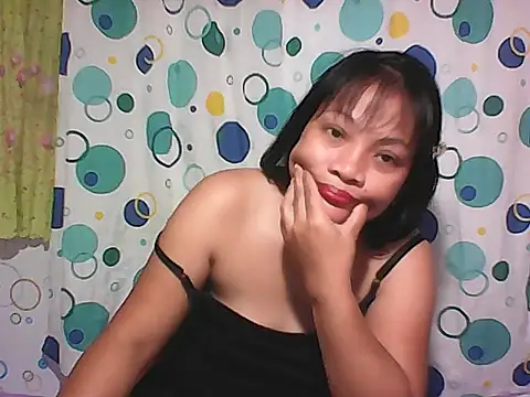 Snapshot of HottyElle chatting on February 10, 6:39 am HottyElle online show from February 10, 6:39 am