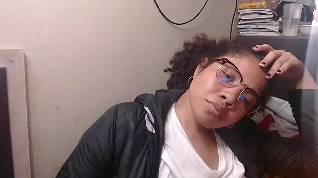 madelene online show from February 18, 1:32 am