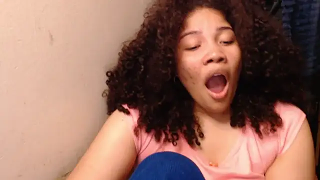 madelene online show from December 17, 2:39 am