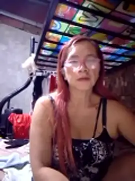 Snapshot of SexyHottMom chatting on March 7, 10:51 pm SexyHottMom online show from March 7, 10:51 pm