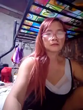 Snapshot of SexyHottMom chatting on March 11, 1:00 am SexyHottMom online show from March 11, 1:00 am