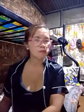 Snapshot of SexyHottMom chatting on March 21, 9:07 pm SexyHottMom online show from March 21, 9:07 pm