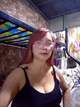 Snapshot of SexyHottMom chatting on March 22, 10:29 am SexyHottMom online show from March 22, 10:29 am