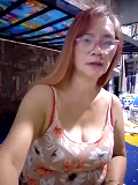 Snapshot of SexyHottMom chatting on March 31, 9:48 pm SexyHottMom online show from March 31, 9:48 pm