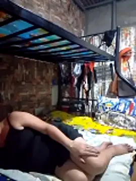 Snapshot of SexyHottMom chatting on April 10, 9:47 am SexyHottMom online show from April 10, 9:47 am