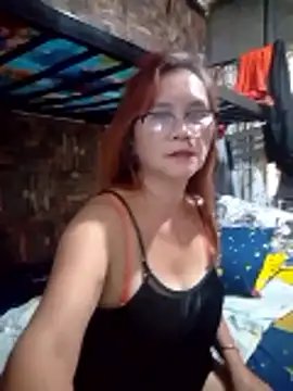 Snapshot of SexyHottMom chatting on April 14, 11:33 pm SexyHottMom online show from April 14, 11:33 pm