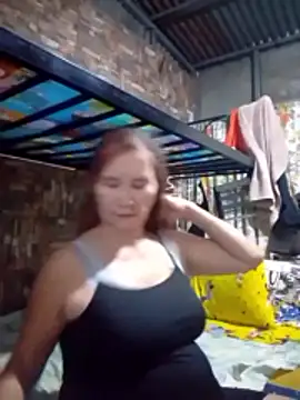 Snapshot of SexyHottMom chatting on April 16, 12:28 pm SexyHottMom online show from April 16, 12:28 pm