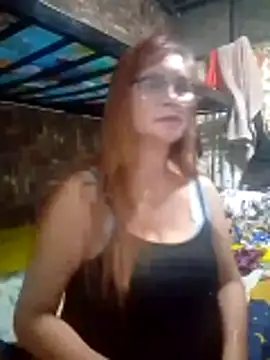 Snapshot of SexyHottMom chatting on April 16, 9:39 pm SexyHottMom online show from April 16, 9:39 pm