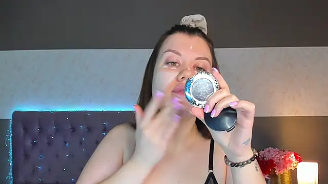 NikkiBustt online show from February 19, 6:53 am