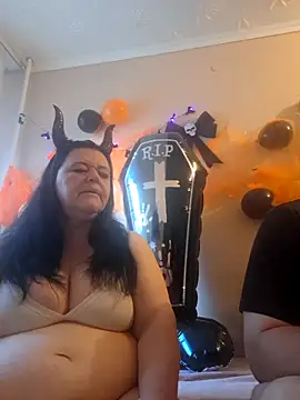 BlacReign online show from October 18, 1:56 pm