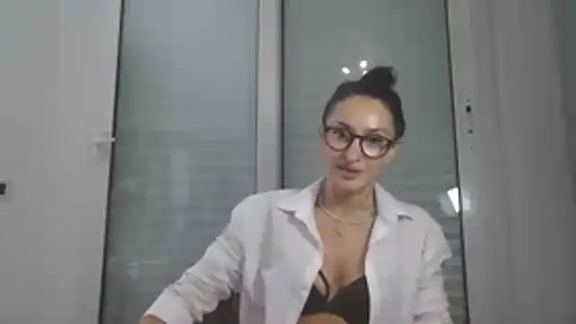 Snapshot of Vanis92 chatting on May 13, 10:01 am Vanis92 online show from May 13, 10:01 am