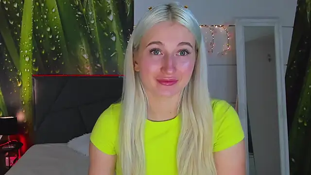 HollyTailors online show from October 22, 12:05 pm