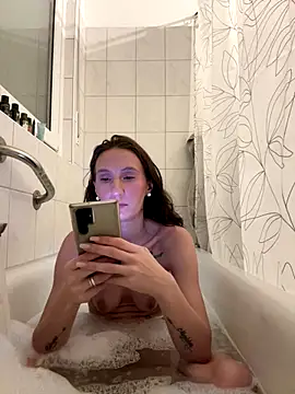 Emilia Mausi online show from December 21, 7:43 pm