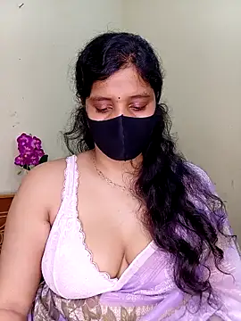 Snapshot of Rose-luckey chatting on May 11, 2:45 pm Rose-luckey online show from May 11, 2:45 pm