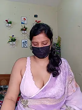 Snapshot of Rose-luckey chatting on July 13, 7:11 am Rose-luckey online show from July 13, 7:11 am