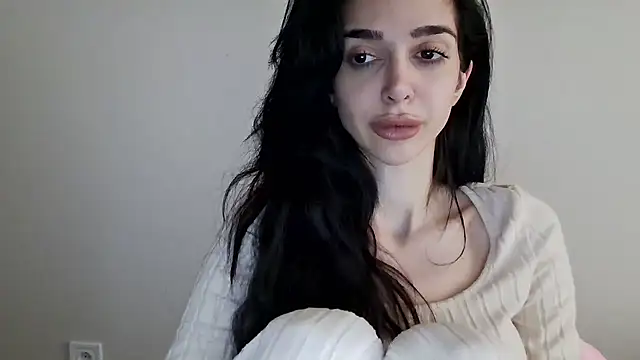 Snapshot of gglingeriee chatting on December 22, 11:18 am gglingeriee online show from December 22, 11:18 am