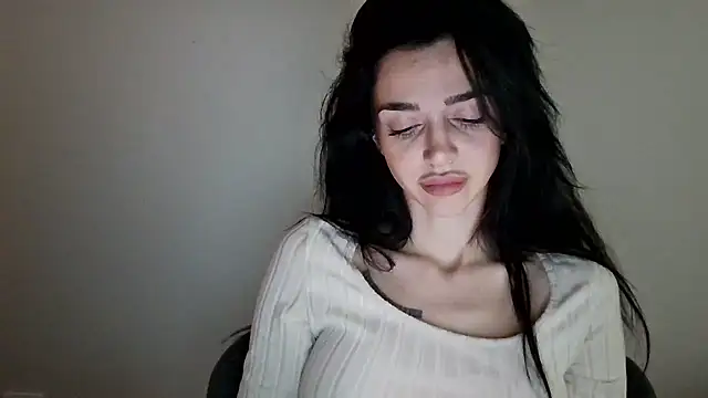 Snapshot of gglingeriee chatting on January 8, 11:12 am gglingeriee online show from January 8, 11:12 am