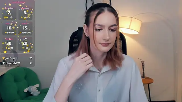 Snapshot of EasterBlink chatting on January 17, 10:53 am EasterBlink online show from January 17, 10:53 am