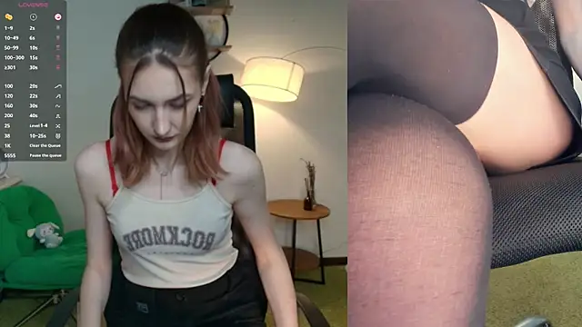 Snapshot of EasterBlink chatting on February 8, 9:34 am EasterBlink online show from February 8, 9:34 am