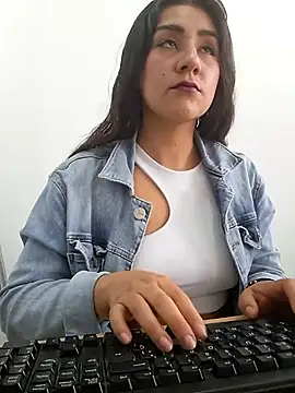 CAROLINE  07 online show from November 20, 12:38 pm