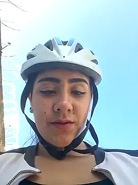 CAROLINE  07 online show from April 4, 1:52 pm