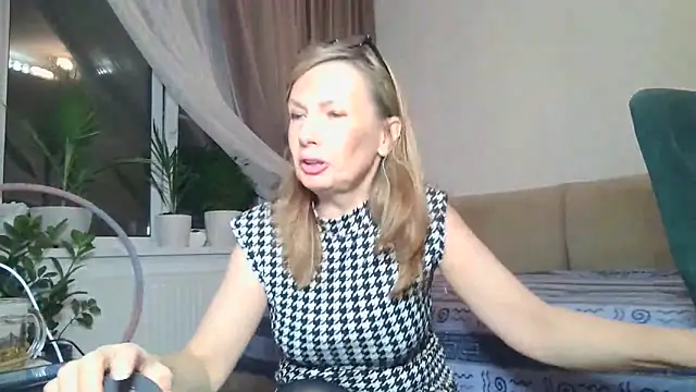 Snapshot of Sweetmurrr chatting on February 8, 1:09 am Sweetmurrr online show from February 8, 1:09 am