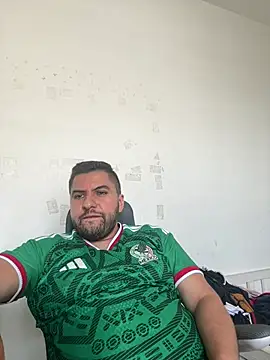 raulgzz4 online show from June 19, 6:45 pm