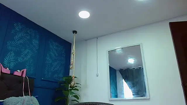 zohet kriss online show from March 11, 2:56 pm