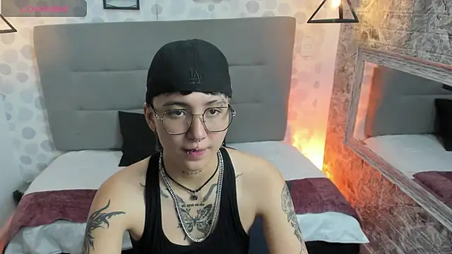 emahills  axelrose online show from October 4, 1:58 am