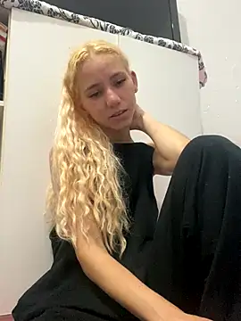 Snapshot of Bruna551 chatting on October 19, 5:02 pm Bruna551 online show from October 19, 5:02 pm