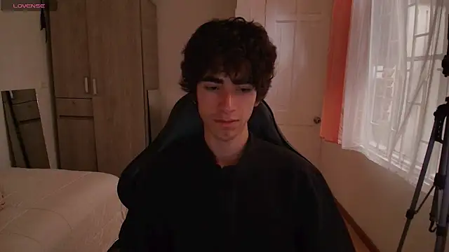 Nude Boy18 online show from September 18, 9:50 pm