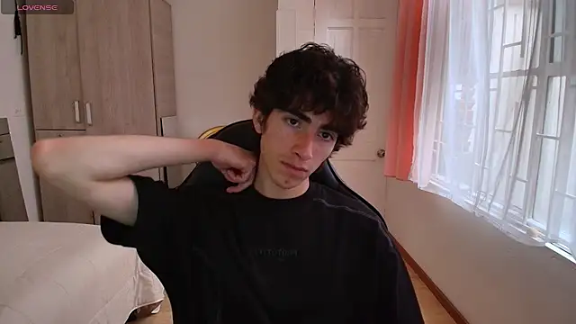 Nude Boy18 online show from September 19, 9:48 pm