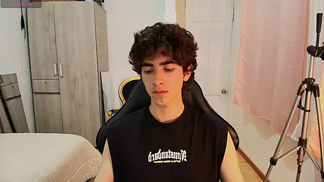 Nude Boy18 online show from September 21, 1:51 am