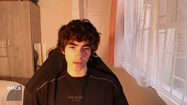 Nude Boy18 online show from September 27, 10:15 pm