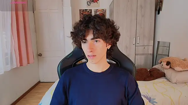 Nude Boy18 online show from January 6, 8:23 pm