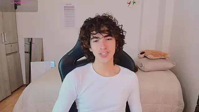 Nude Boy18 online show from February 13, 7:10 pm