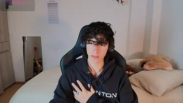 Nude Boy18 online show from February 26, 10:09 pm