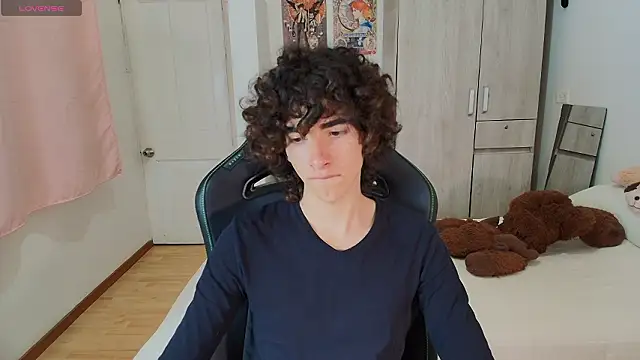 Nude Boy18 online show from March 18, 11:30 pm