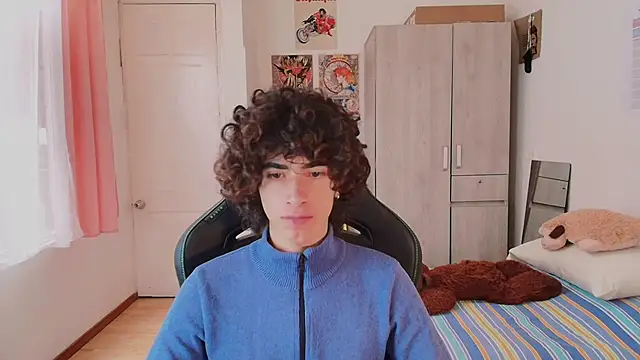 Nude Boy18 online show from March 24, 4:23 pm