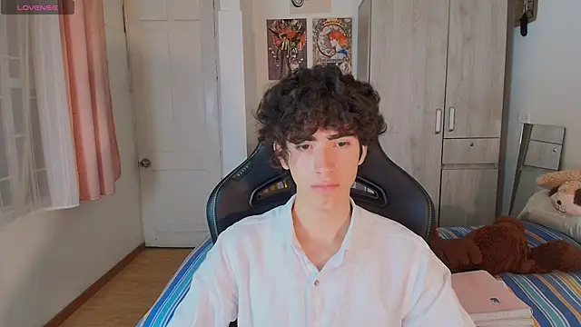 Nude Boy18 online show from March 27, 11:15 pm