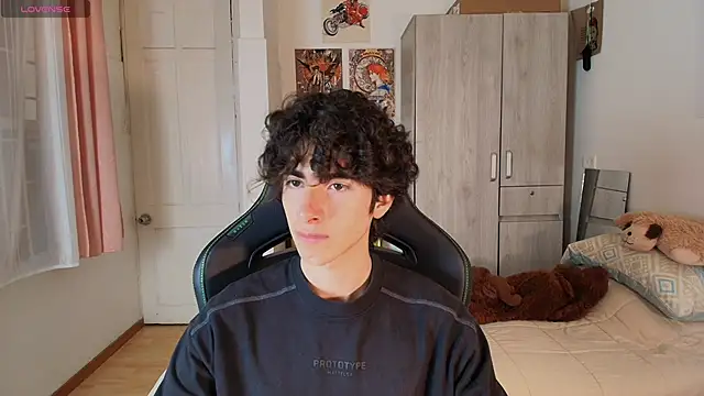 Nude Boy18 online show from March 29, 11:05 pm