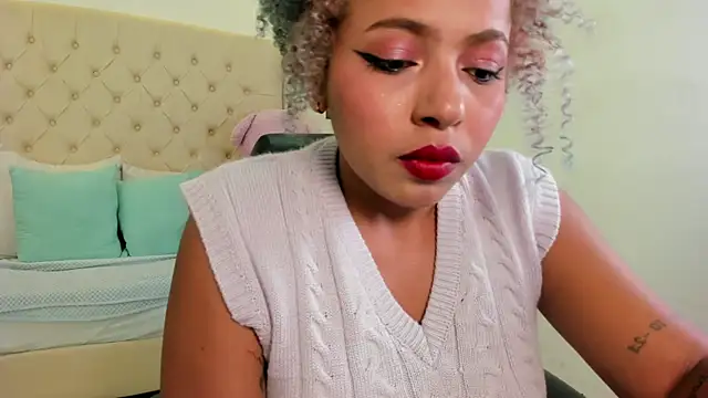 momo ayasse online show from January 5, 10:02 pm