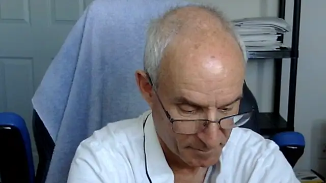 Snapshot of funone1999 chatting on October 31, 8:54 pm funone1999 online show from October 31, 8:54 pm