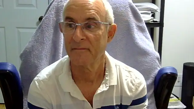 Snapshot of funone1999 chatting on November 15, 3:15 am funone1999 online show from November 15, 3:15 am