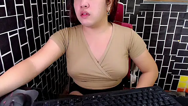 Snapshot of xUrDreamSlutWhore chatting on September 12, 2:11 am xUrDreamSlutWhore online show from September 12, 2:11 am