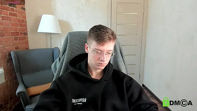 Snapshot of Harm_Dick chatting on September 28, 11:37 am Harm Dick online show from September 28, 11:37 am